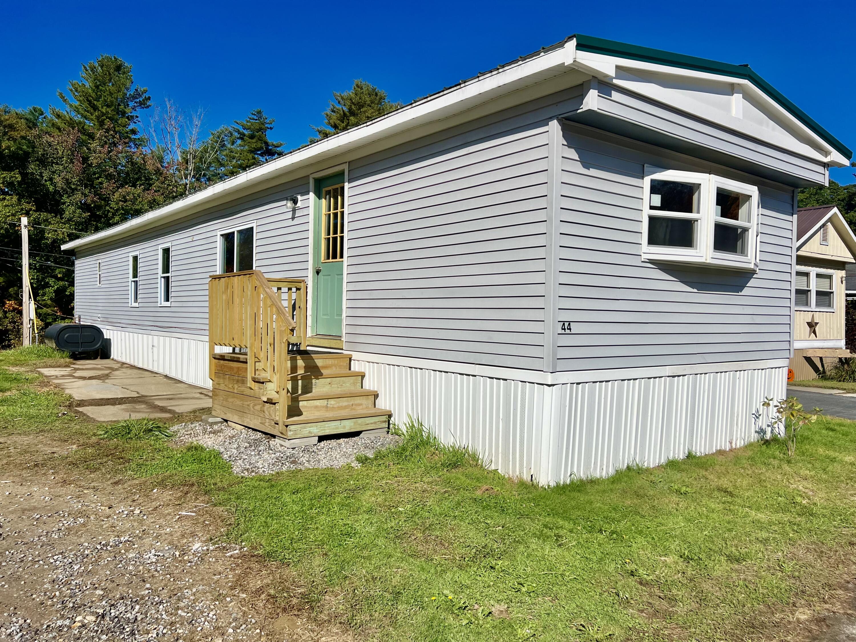 Samantha Ln, Auburn, ME 04210