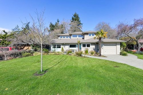 1866 Taylor St, Victoria, BC, V8R3G4 | Card Image