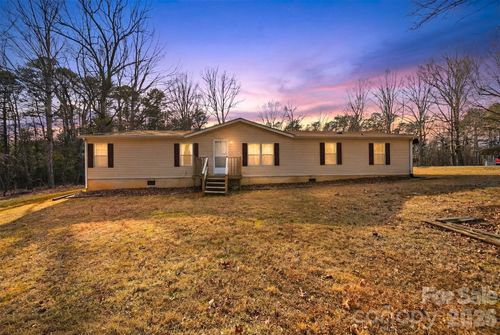 107 10th St Ne, Hildebran, NC, 28637-8102 | Card Image
