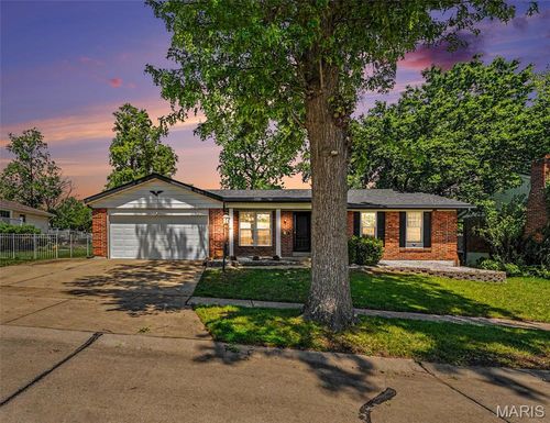 2765 Cathedral Dr, Saint Louis, MO, 63129-3101 | Card Image