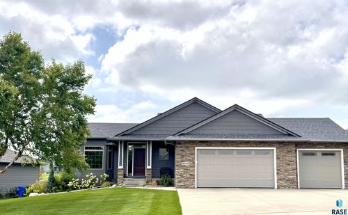 8005 S Sunny Oak Cir, Sioux Falls, SD, 57108-8526 | Card Image