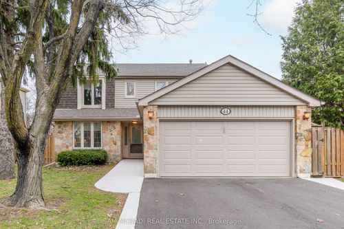 44 Madrid Cres, Brampton, ON, L6S2X4 | Card Image