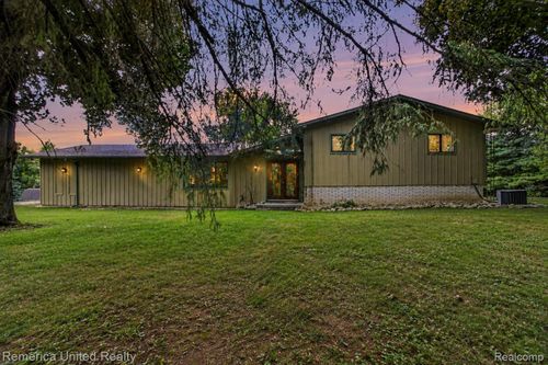 13650 Spencer Rd, Milford, MI, 48380-3054 | Card Image