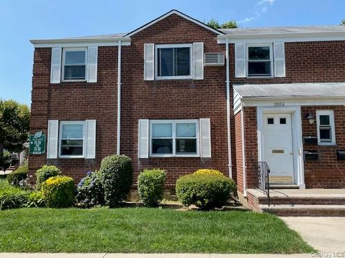 g-1-75-18 263rd St, Glen Oaks, NY, 11004-1146 | Card Image