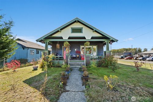 1704 Park Ave, Raymond, WA, 98577-1314 | Card Image