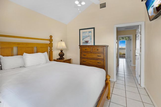 2104 Marina Villas Dr, Condo with 2 bedrooms, 3 bathrooms and null parking in Duck Key FL | Image 35