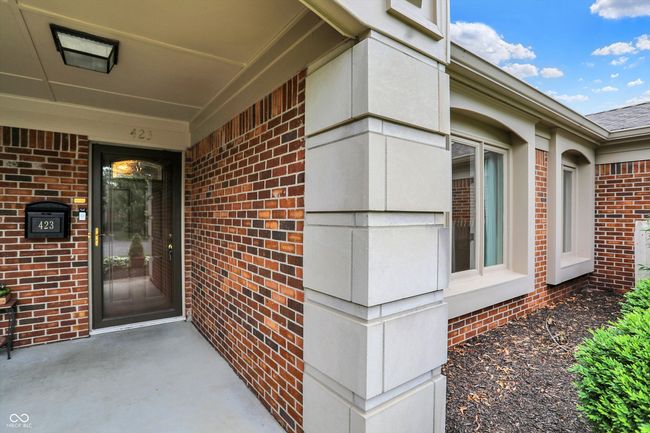 423 Bent Tree Ln, Condo with 2 bedrooms, 3 bathrooms and null parking in Indianapolis IN | Image 5