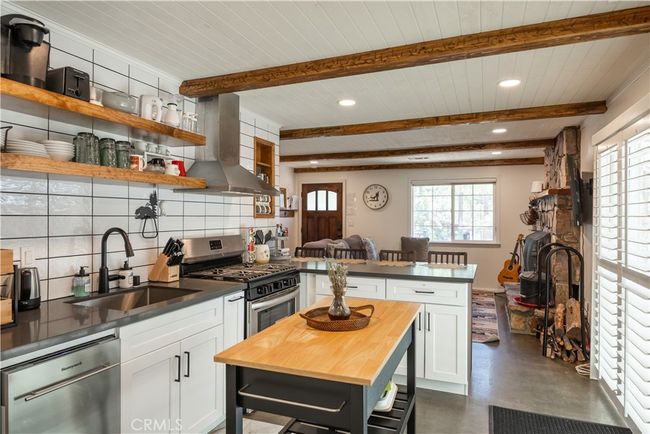 682 Maple Ln, House other with 3 bedrooms, 2 bathrooms and null parking in Sugarloaf CA | Image 12