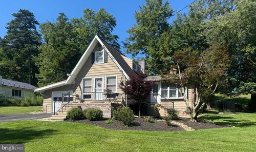 28 Pine Way, Fayetteville, PA, 17222-9511 | Card Image