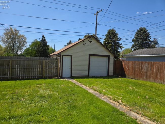 91 1 St Ave, House other with 6 bedrooms, 2 bathrooms and 2 parking in Tiffin OH | Image 5