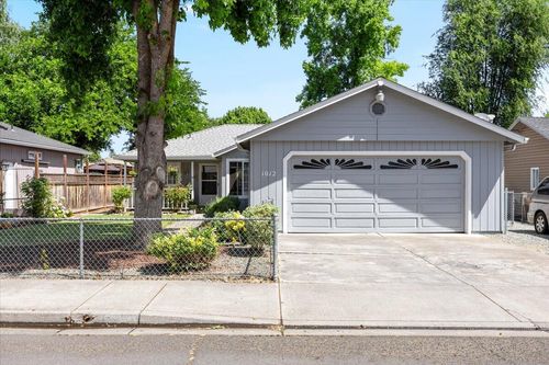1012 Peachwood Ct, Medford, OR, 97501-8109 | Card Image