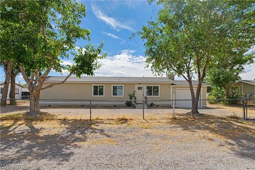 3960 Point Dr, Pahrump, NV, 89060-2611 | Card Image
