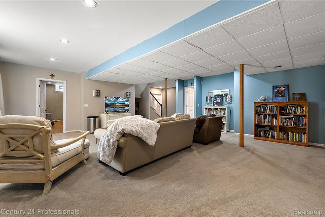 Great entertaining space in basement | Image 47