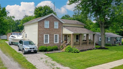 967 Chestnut St, Grafton, OH, 44044-1404 | Card Image
