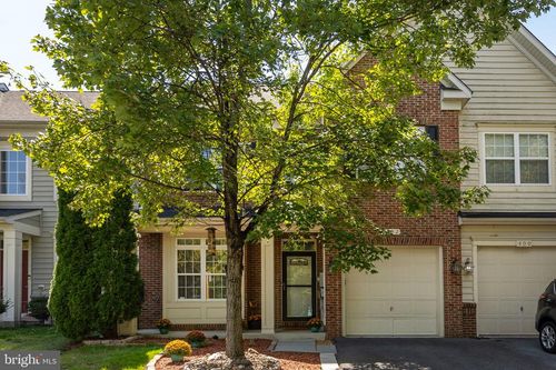 402 Quinton Oaks Cir, STEPHENS CITY, VA, 22655-3717 | Card Image
