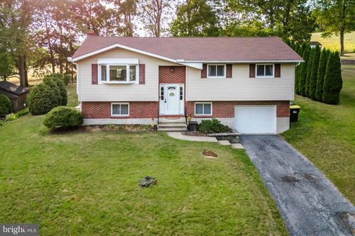 6848 Mill Creek Rd, Slatington, PA, 18080-3713 | Card Image