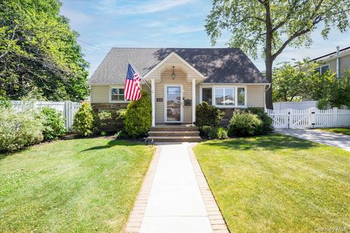 32 Yost Boulevard, Hempstead, NY, 11572 | Card Image