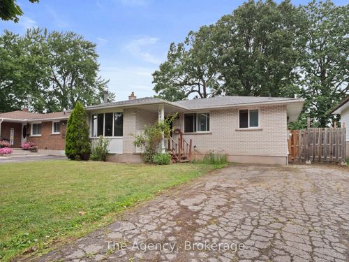 6041 Cadham St, Niagara Falls, ON, L2G3A2 | Card Image