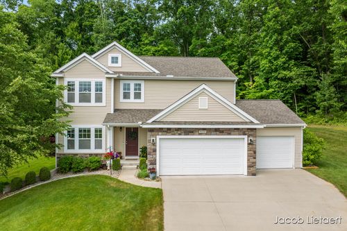 9231 Trafalgar Dr Se, Alto, MI, 49302-8967 | Card Image
