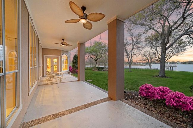 Offering unparalleled vistas from every vantage point, this estate offers one of the finest lakefront views in the Houston Bay Area. | Image 7