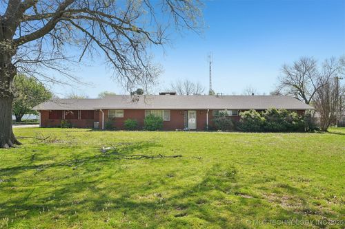 700 S Oliphant St, Holdenville, OK, 74848-3860 | Card Image