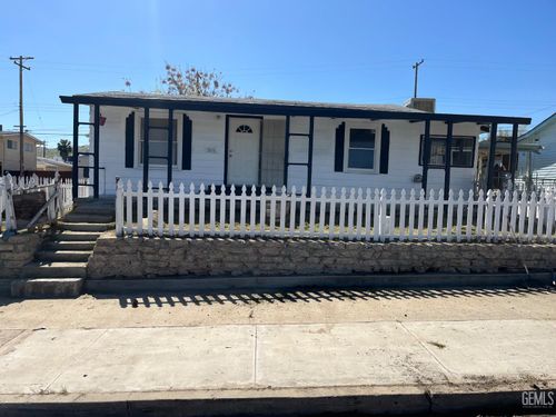 301 D St, Taft, CA, 93268-3810 | Card Image