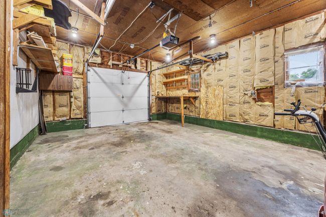 Inside of garage | Image 23