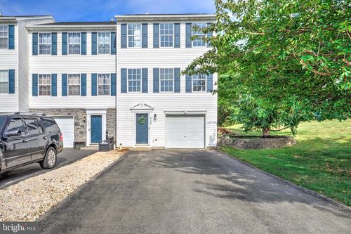 445 Charles Cir, York, PA, 17406-8096 | Card Image