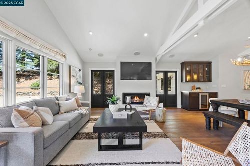 10 Albo Ct, Orinda, CA, 94563-3901 | Card Image