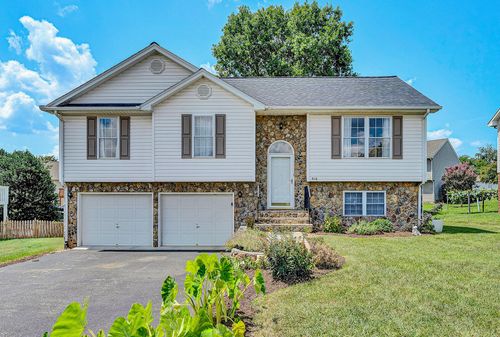 916 Slusser Ln, Roanoke, VA, 24019-4962 | Card Image