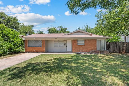 5213 Santa Rosa Dr, Haltom City, TX, 76117-5159 | Card Image