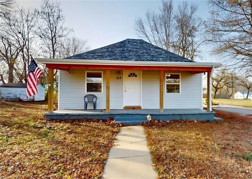 717 N Adams St, Nevada, MO, 64772-1301 | Card Image
