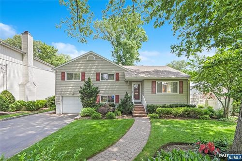 152 Coles Ave, Hackensack, NJ, 07601-1623 | Card Image