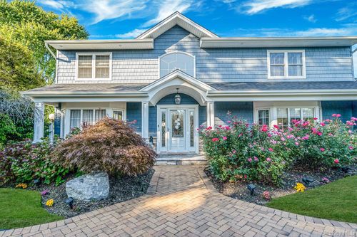 31 Dillon Dr, Dix Hills, NY, 11746-7945 | Card Image