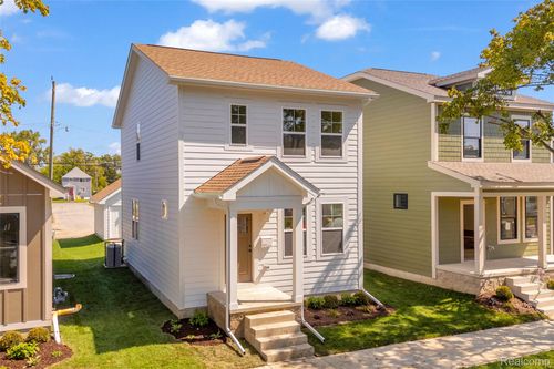 1746 Fischer St, Detroit, MI, 48214-2837 | Card Image