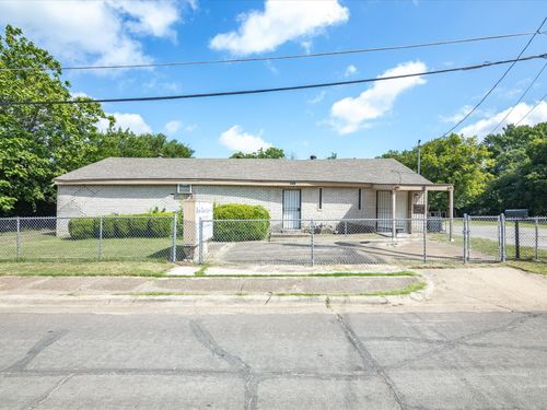 2219-2211 Frank Henderson Jr Dr, Dallas, TX, 75216-6408 | Card Image