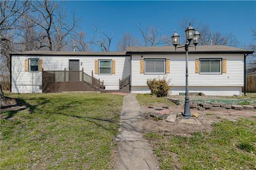 231 Springdale St, Bonner Springs, KS, 66012-1455 | Card Image