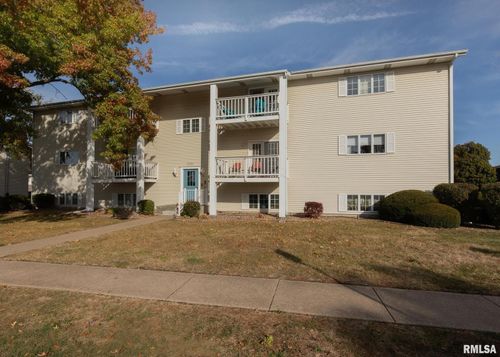 apt-3d-3260 Parkwild Dr, Bettendorf, IA, 52722-7203 | Card Image