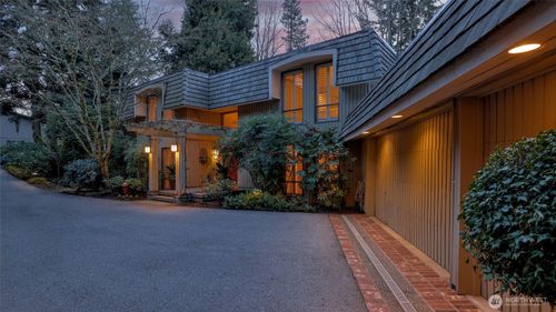 7243 W Ridge Road, Mercer Island, WA, 98040 | Card Image