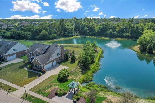 10500 Wallingsford Cir, Washingtn Twp, OH, 45458-5053 | Card Image