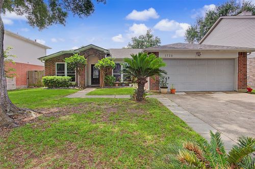 1730 Oak Valley Dr, Kemah, TX, 77565-8108 | Card Image
