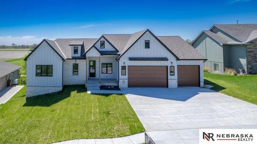 325 S Lakeview Way, Ashland, NE, 68003-6231 | Card Image