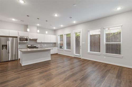 d-602 Thornton Rd, Houston, TX, 77018-3323 | Card Image