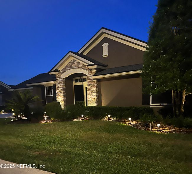 Front of Home at Dusk | Image 25
