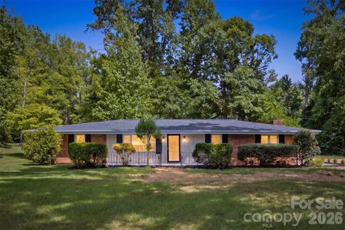 8223 Knollwood Cir, Charlotte, NC, 28213-5007 | Card Image