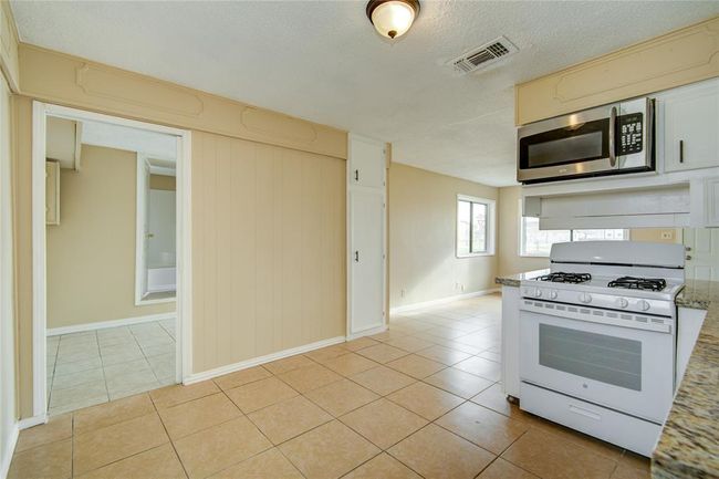 222 S Avenue G, House other with 4 bedrooms, 3 bathrooms and null parking in Freeport TX | Image 12