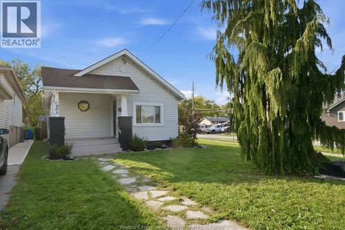 1903 Buckingham Dr, Windsor, ON, N8T2A9 | Card Image