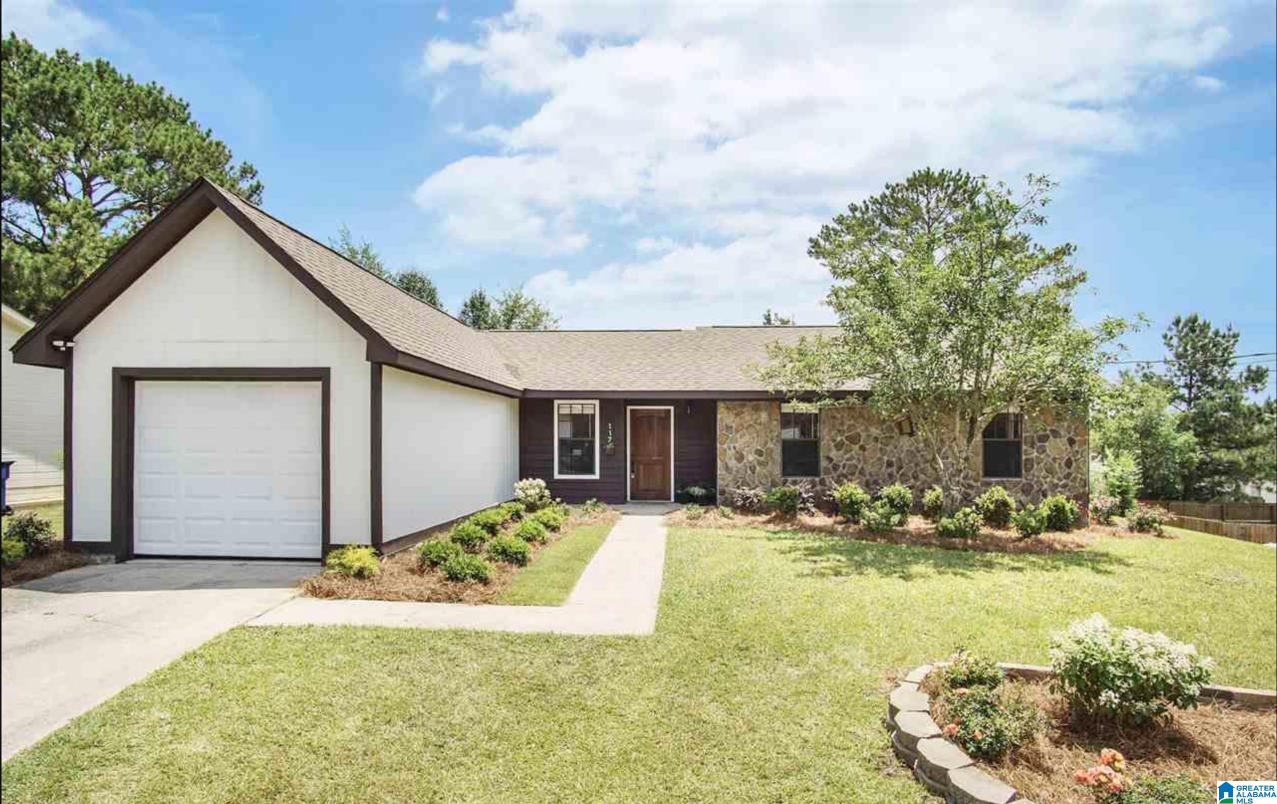 Pebble Ln, Alabaster, AL 35007