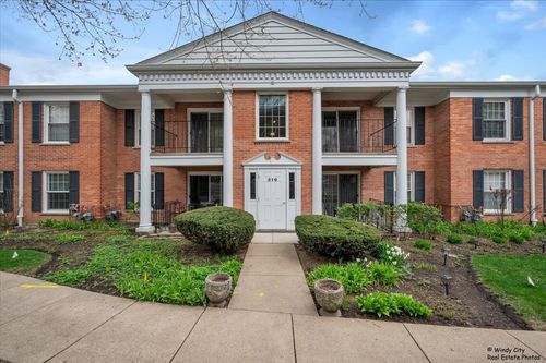 201-510 Shorely Dr, Barrington, IL, 60010-3301 | Card Image