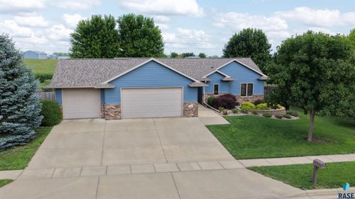 212 S Augusta Ave, Brandon, SD, 57005-6686 | Card Image